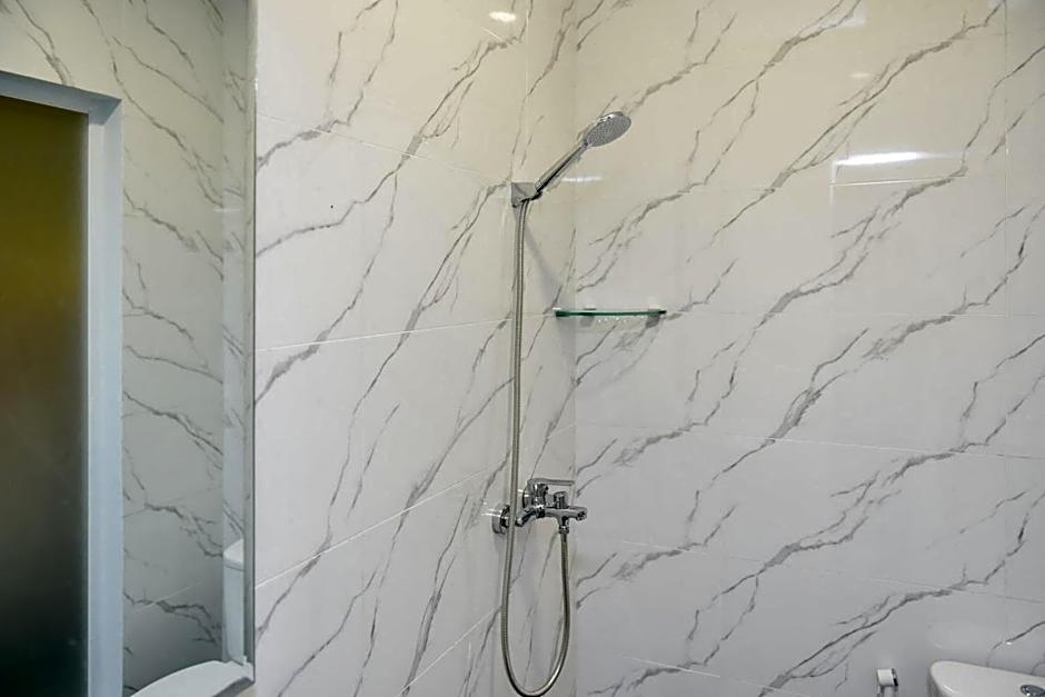 RedDoorz Plus Syariah at Lotus Residence