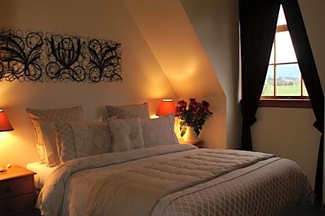 Elms King Room