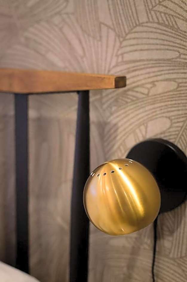 Palms Little Italy Studio with full bathroom by Denstays