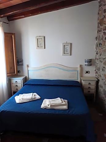 Deluxe Suite with Spa Bath