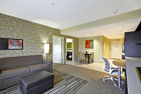 1 King 1 Bedroom Suite Non-Smoking