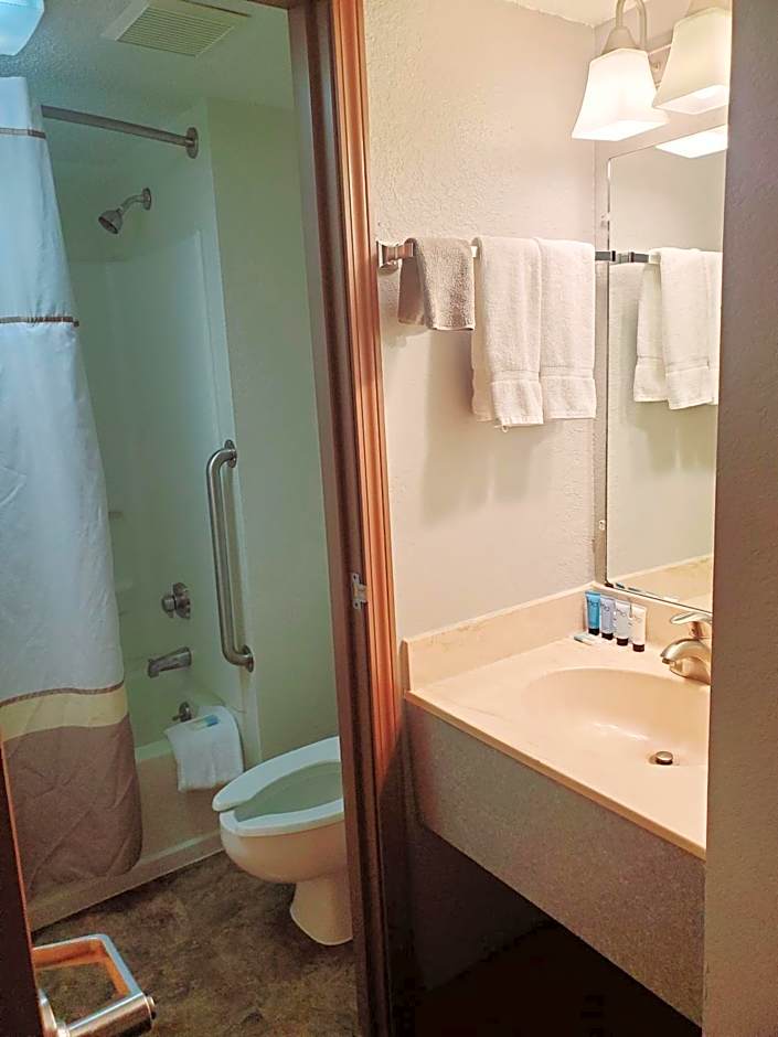 Blackstone Lodge and Suites