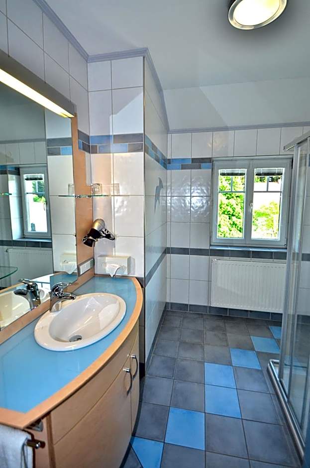 G.H. Knoll "Proellhofer" Cafe Bar Hills