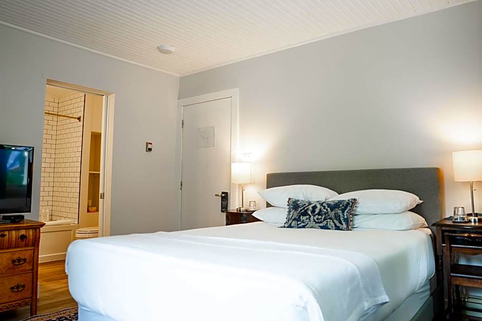 South Landing Inn