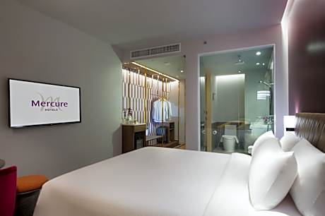 Superior King Room with City View