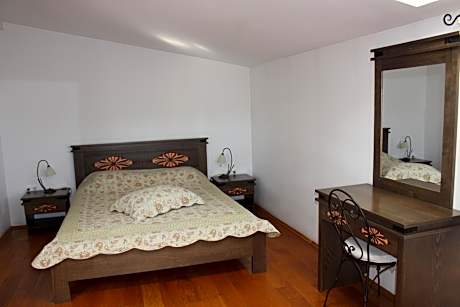 Family Suite (2 Adults + 2 Children)