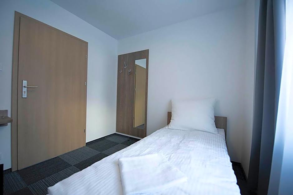 Hostel SMS FREE PARKING