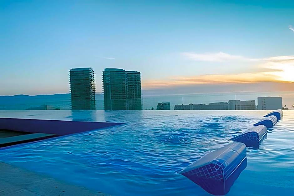 Monyxbnb at Zoho Skies