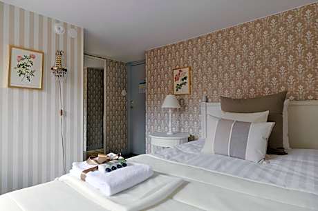 Economy Single Room Shared Bathroom