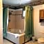 7 Gables Inn & Suites
