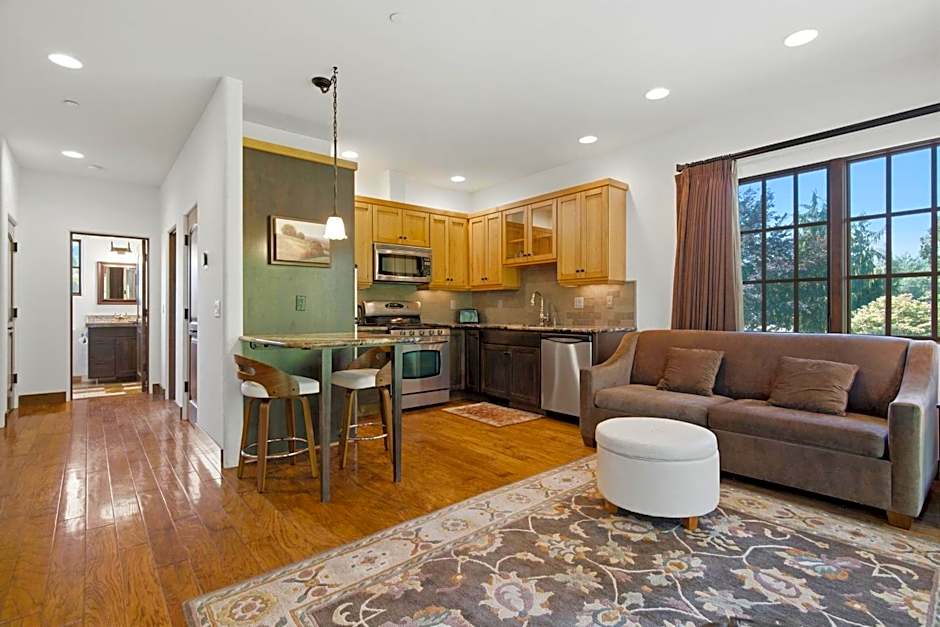 Columbia Cliff Villas
