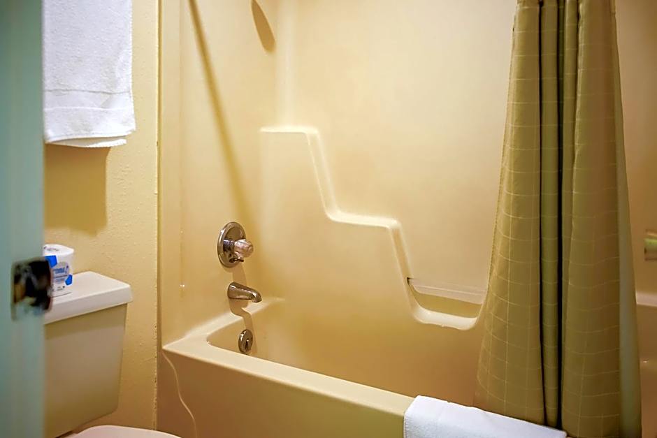 OYO Hotel Duncan, OK Hwy 81 Near Chisholm Casino