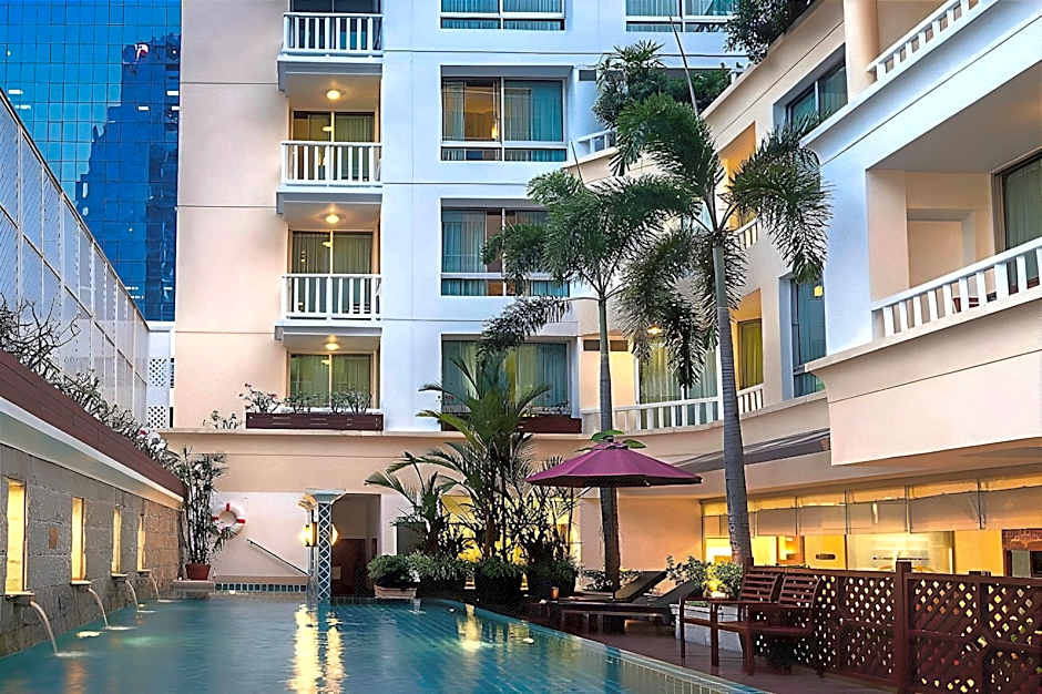 AT EASE saladaeng by AETAS