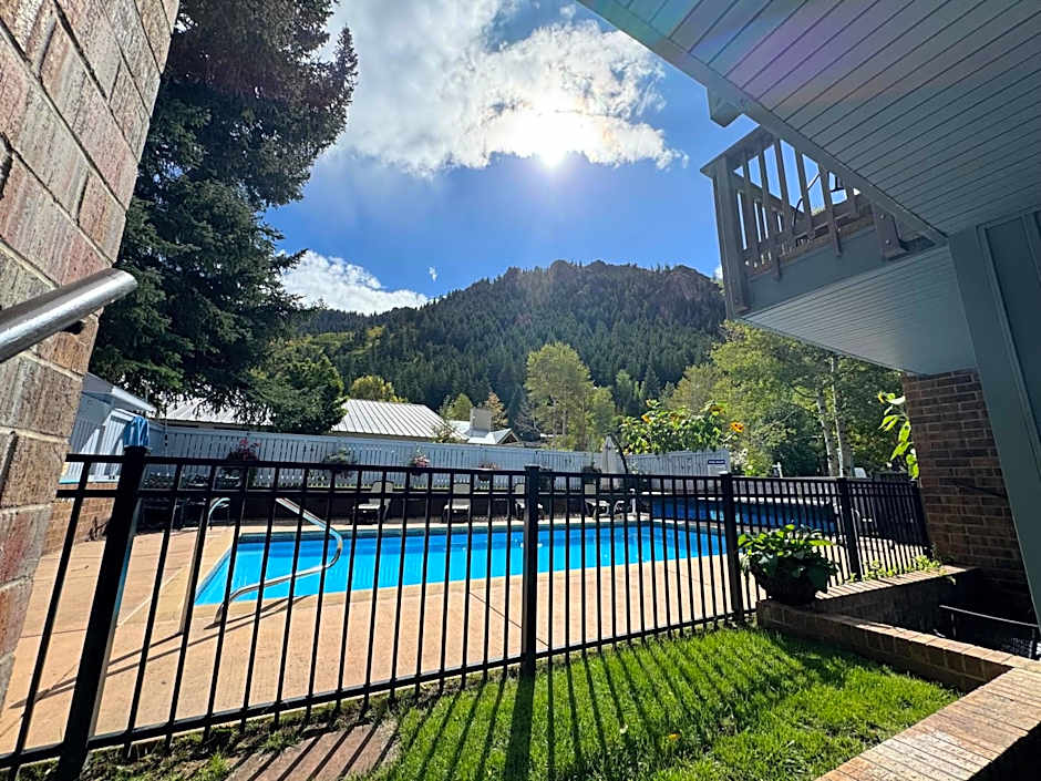 Shadow Mountain Lodge