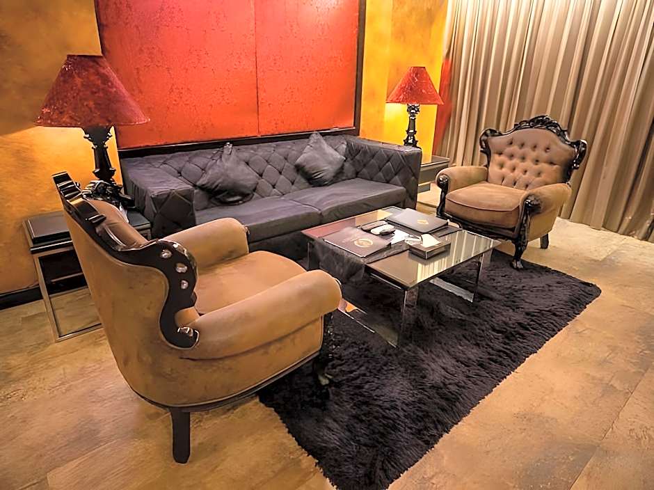 Fields Plaza Suites Condo-Hotel