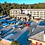 Yosemite Southgate Hotel & Suites