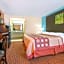 Super 8 by Wyndham Tulsa