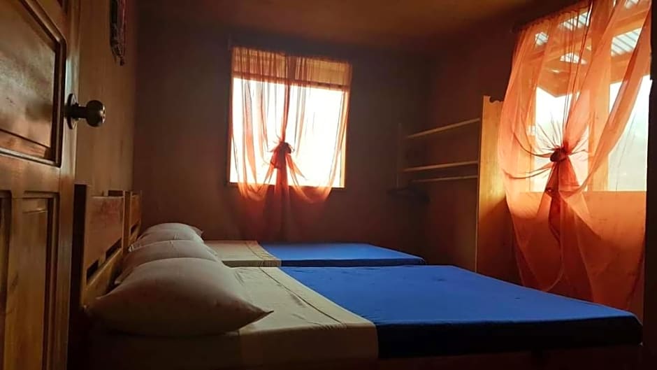 7th Heaven Lodge and Cafe