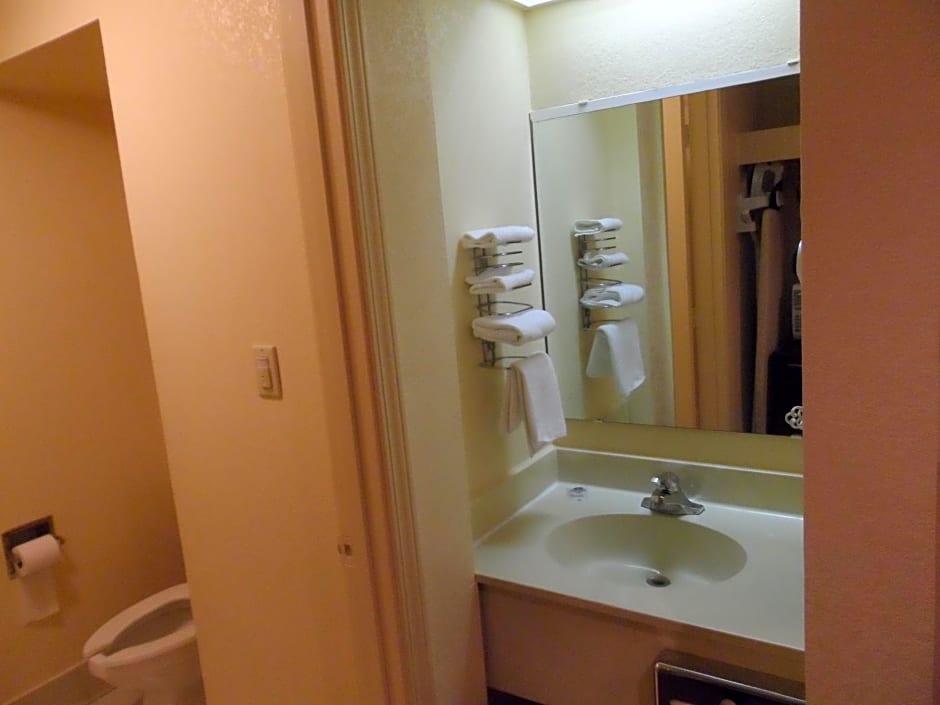 Americas Best Value Inn Evansville East