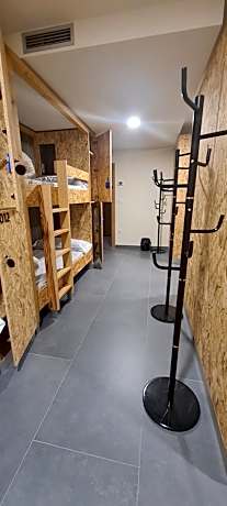 Single Bed in Mixed Dormitory Room