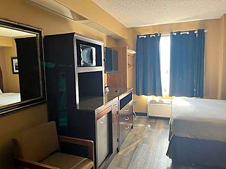One Queen Bed Swift Current Suite Non-Smoking