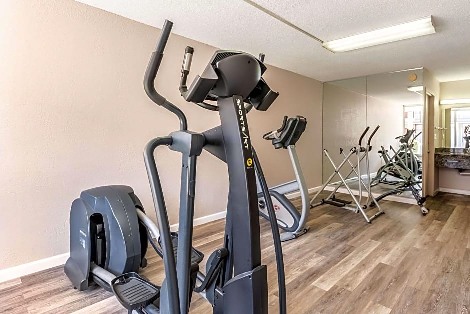 Econo Lodge Inn & Suites Near Bricktown
