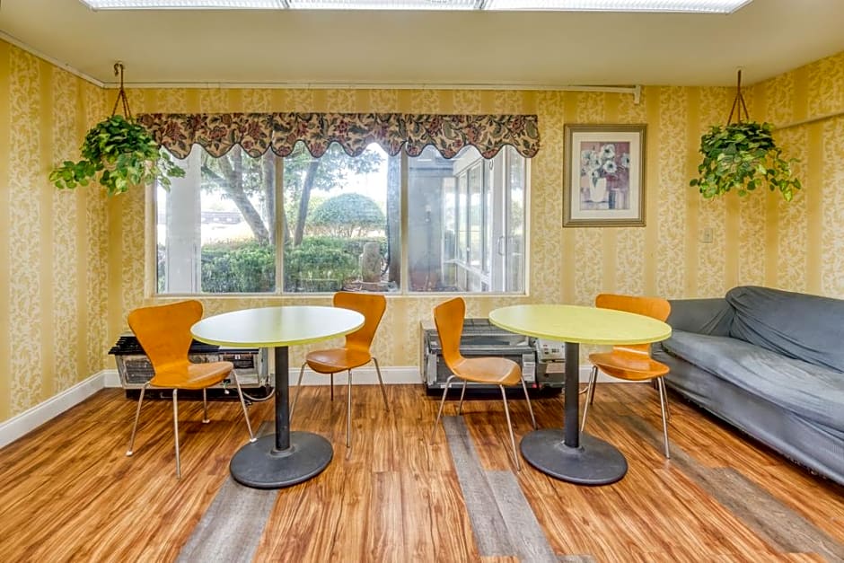Studio 6 Suites Norcross, GA