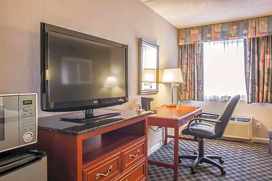 Quality Inn and Suites St Charles -West Chicago