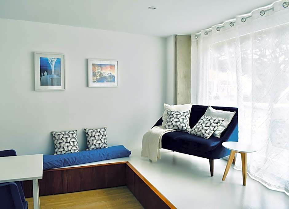 Partenope Hostel and Suites