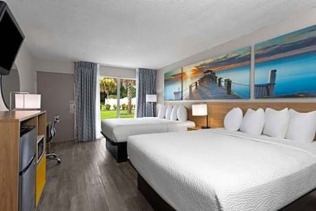 Queen Room with Two Queen Beds - Non-Smoking