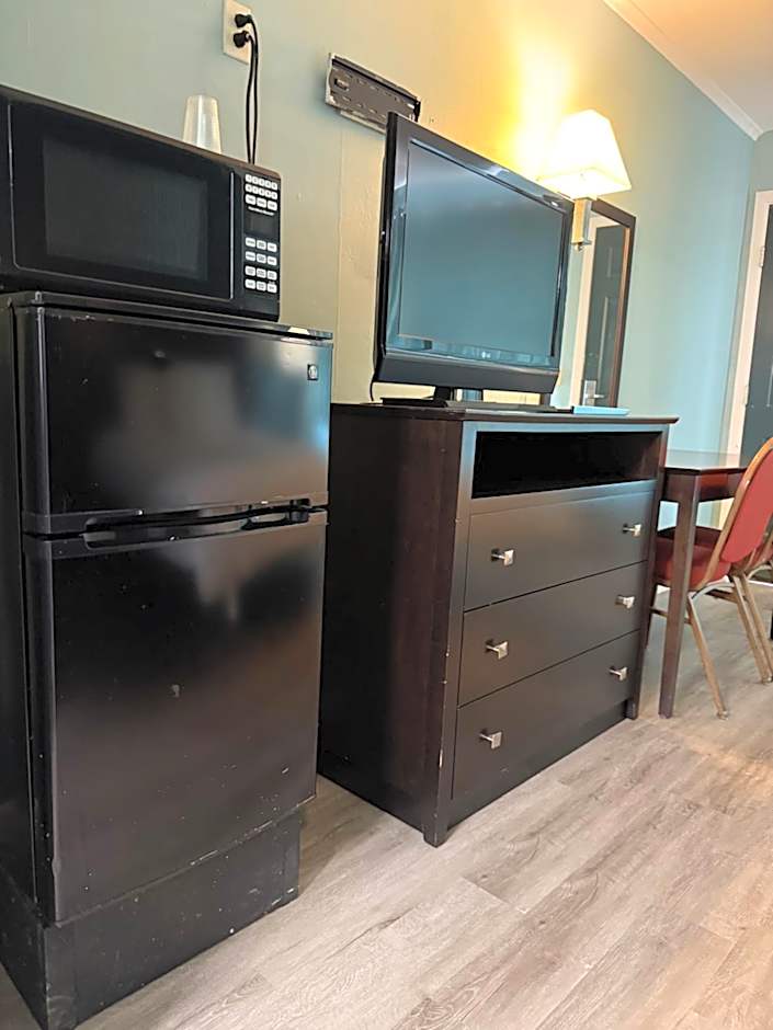 Country Club Inn & Suites