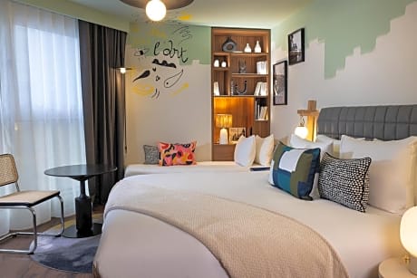 Simone Eiffel Prestige Room
