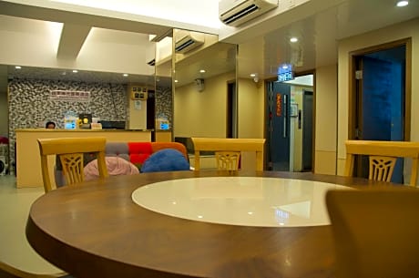 Whole Sunshine International Guesthouse