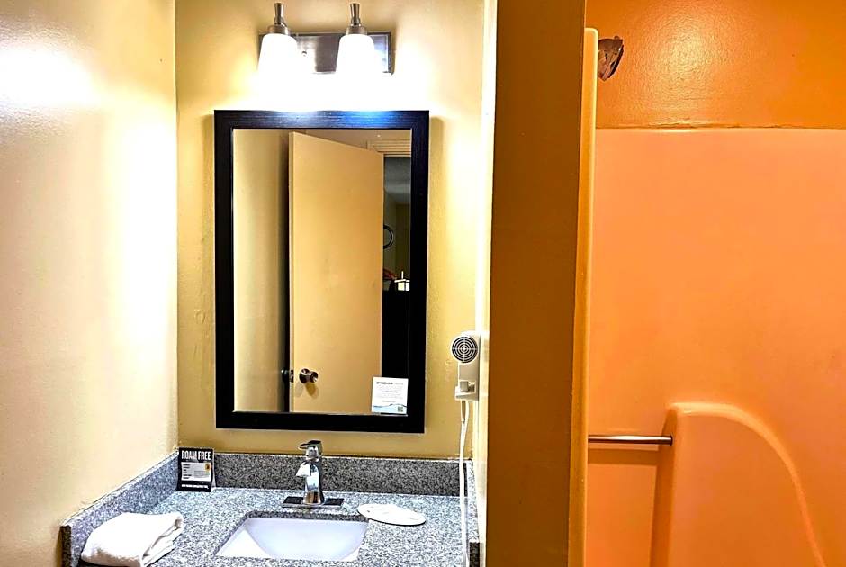 Super 8 by Wyndham Lafayette / Purdue Area