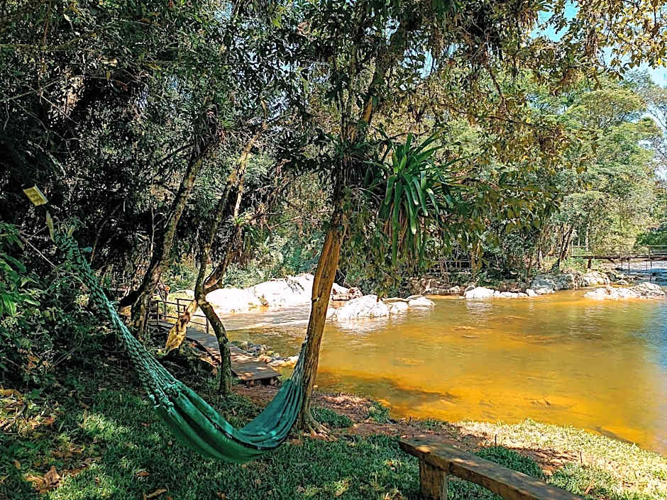 Suíte com cachoeira no quintal