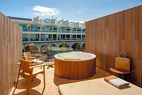 Supreme Room with Terrace Bathtub