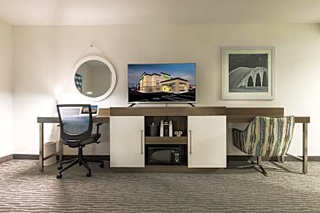 Deluxe King Room - Mobility Access/Non-Smoking