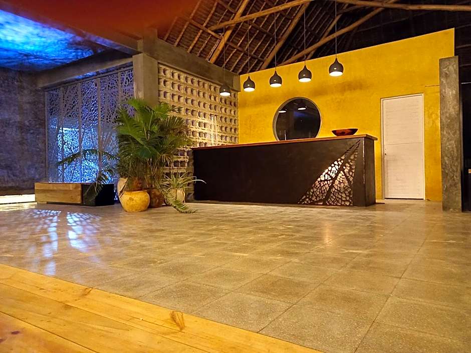 Casa Beach Hotel "Casa Del Mar"