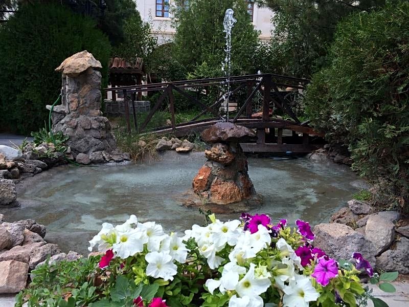 Burcu Cave Hotel