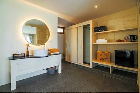 Grand Deluxe Sea View with Bathtub