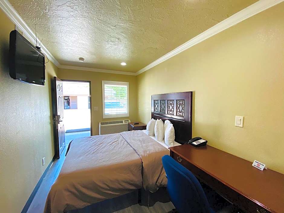 Le Blanc Inn & Suites