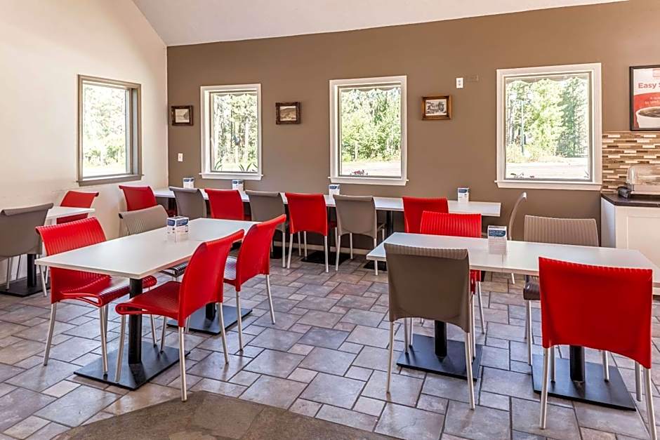 Econo Lodge Inn & Suites