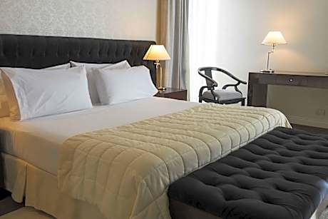 1 King 1 Bedroom Suite Balcony