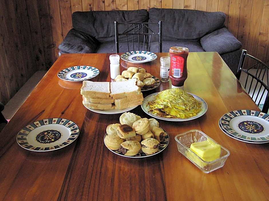 Ahaura Lodge & Waterwheel Farm Stay