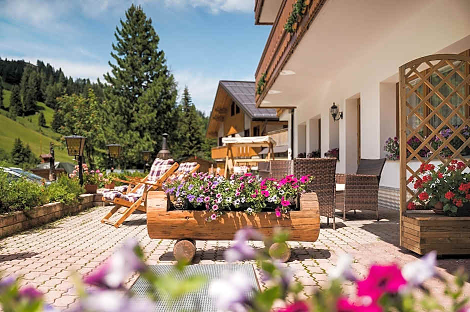 Laguscei Dolomites Mountain Hotel