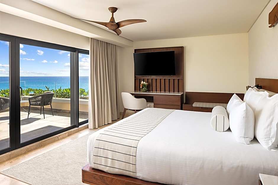 Photo 1 of 5 of Club Premium 1 King Bed, Plunge Pool, Ocean front, Terrace