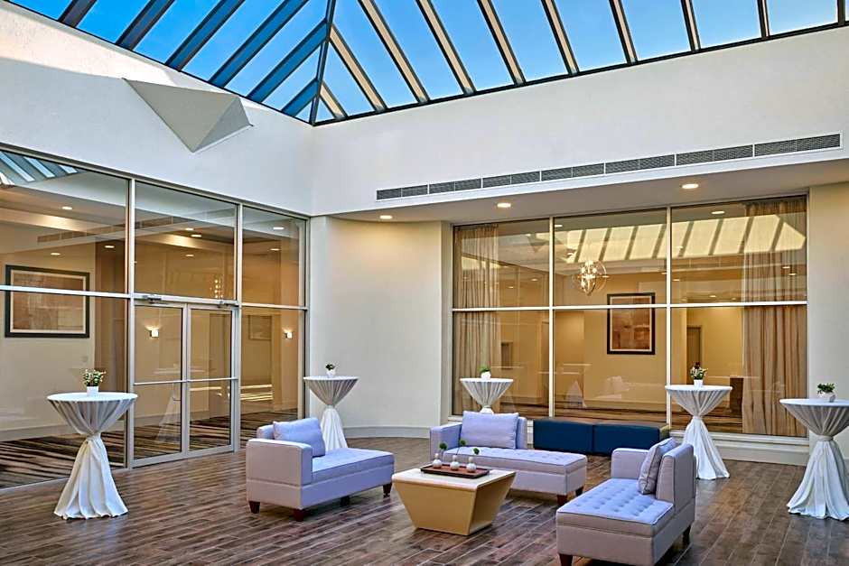 Delta Hotels by Marriott Chicago Willowbrook