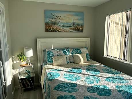 Sunset Harbor Palms - Mason Beach Retreat