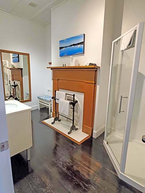 The Old Oak Boutique Hotel