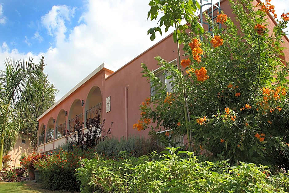 Shaar Hagolan Kibbutz Country Lodging